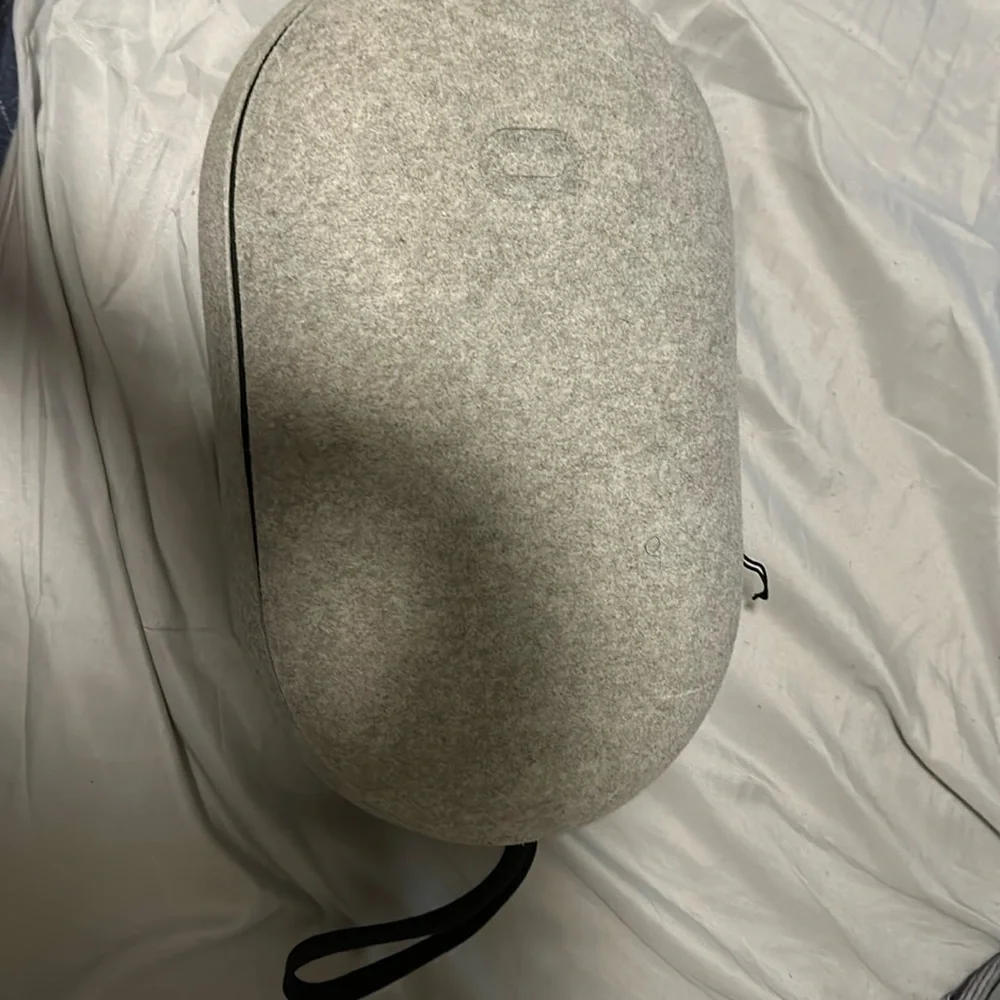 Oculus Quest 2 with Case and 10ft charging cord and charger box